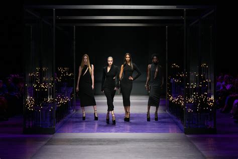 sfilata versace 2023 uomo|Riflettori su Versace: la prossima sfilata autunno inverno 2023 .